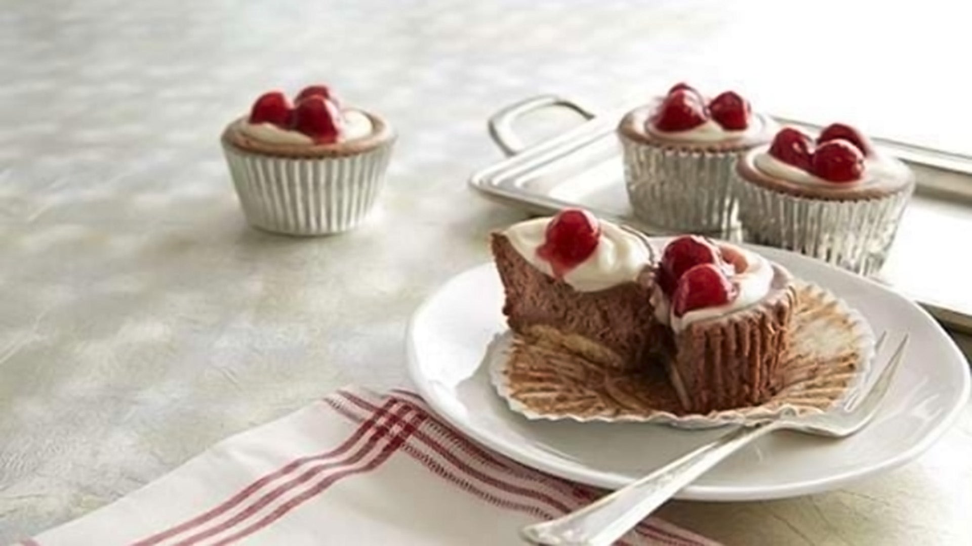 black-forest-mini-cheesecakes